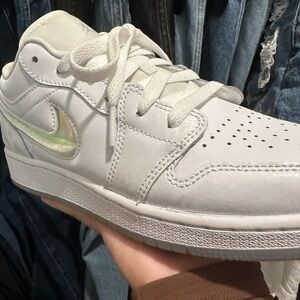 Air Jordan 1 Low SE “Frozen”